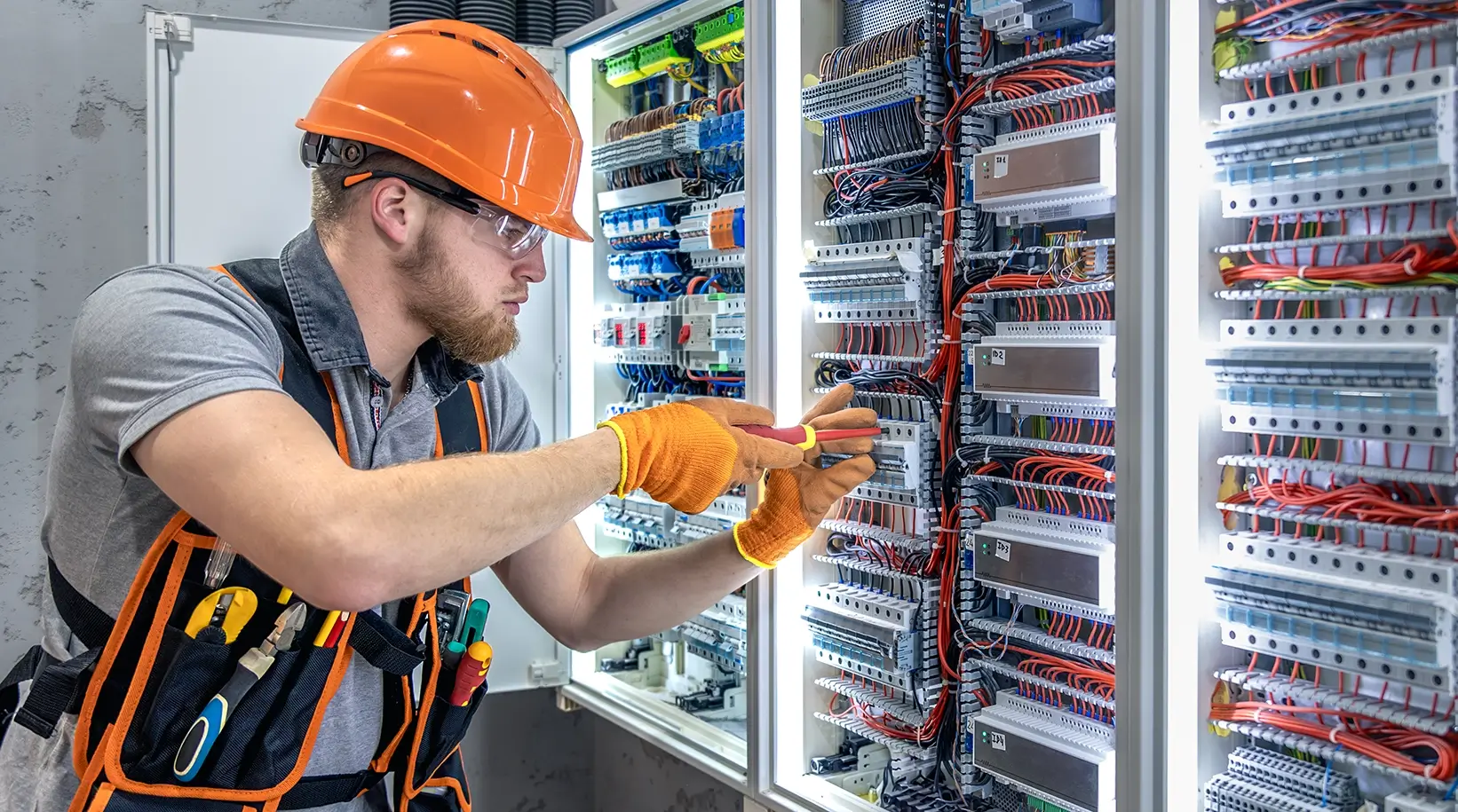 Elektrik Panosu Seçimi: Güvenli Tesisat İçin Temel Rehber